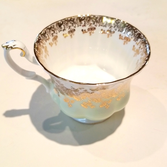 VINTAGE TEA CUP AND SAUCE - Picture 12 of 12